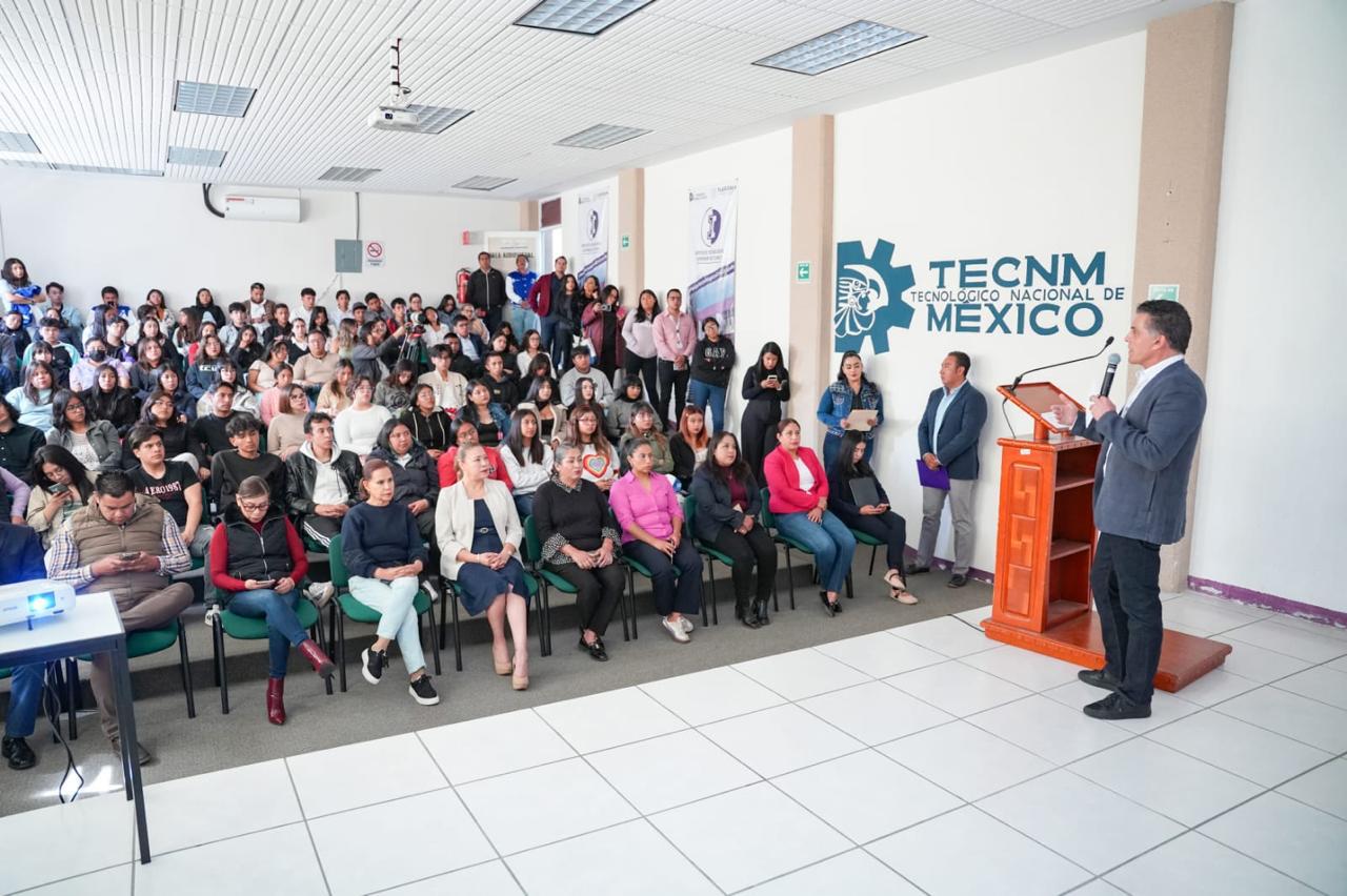 Gobernanza municipal desde territorio: Alfonso Sánchez García comparte visión municipal con estudiantes